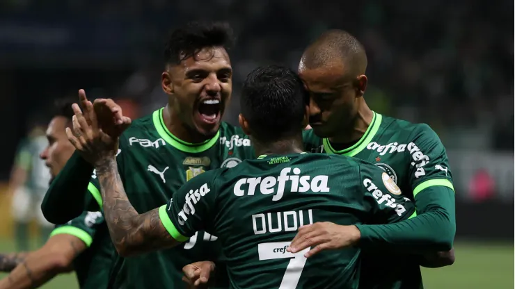 Mayke (à direita) tem consulta do Cruzeiro para deixar Palmeiras em 2025
