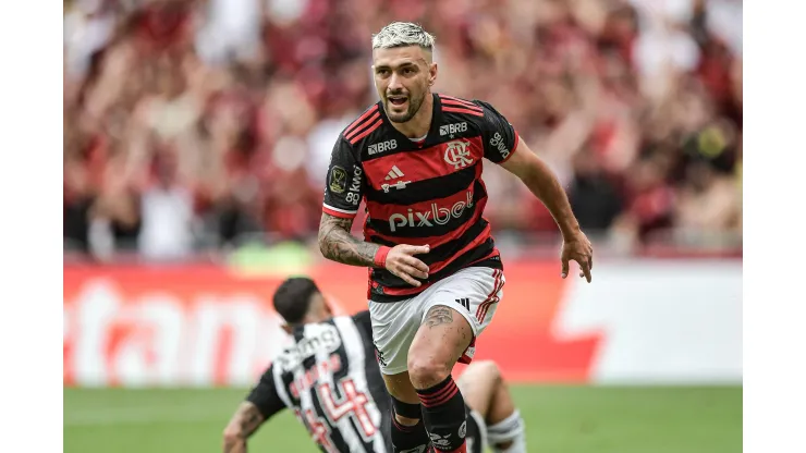 RJ - RIO DE JANEIRO - 03/11/2024 - COPA DO BRASIL 2024, FLAMENGO X ATLETICO-MG - Arrascaeta jogador do Flamengo comemora seu gol durante partida contra o Atletico-MG no estadio Maracana pelo campeonato Copa Do Brasil 2024. Foto: Thiago Ribeiro/AGIF