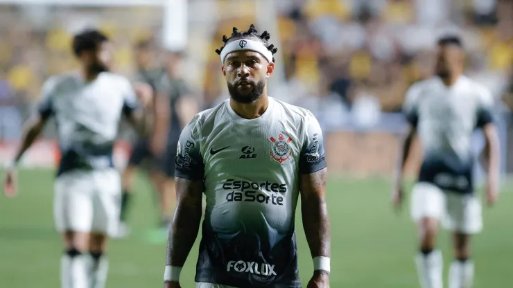 Memphis em partida contra o Criciúma