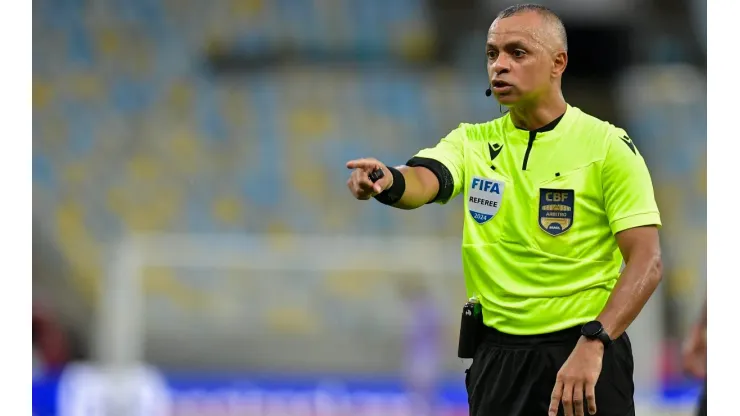 Árbitro Wilton Pereira Sampaio.  Foto: Thiago Ribeiro/AGIF