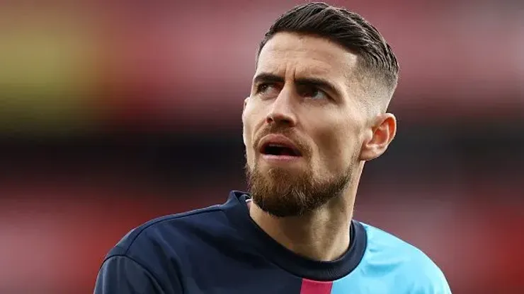 Flamengo fica preocupado com Jorginho após Juventus entrar na briga por contratação do volante.
