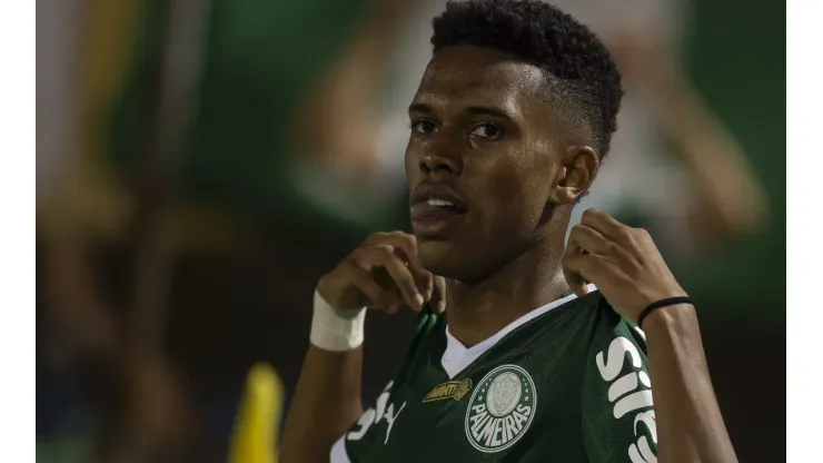 Estêvão, jogador do Palmeiras, comemora seu gol durante partida contra o Palmeiras no estadio Primeiro de Maio pelo campeonato Paulista 2025. Foto: Anderson Romao/AGIF