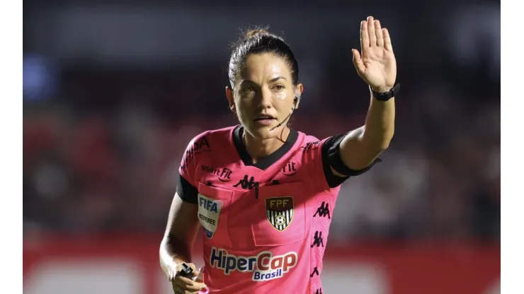 Árbitra Daiane Caroline Muniz. Foto: Marcello Zambrana/AGIF