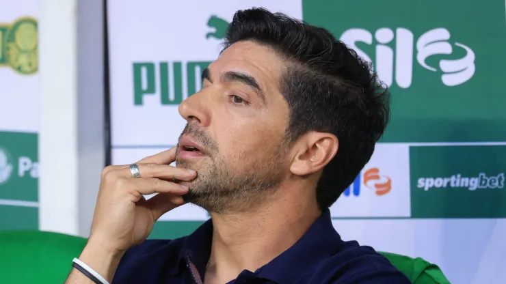 Abel Ferreira surpreende torcida por escalação de Vitor Roque: ” Tá estranho…”