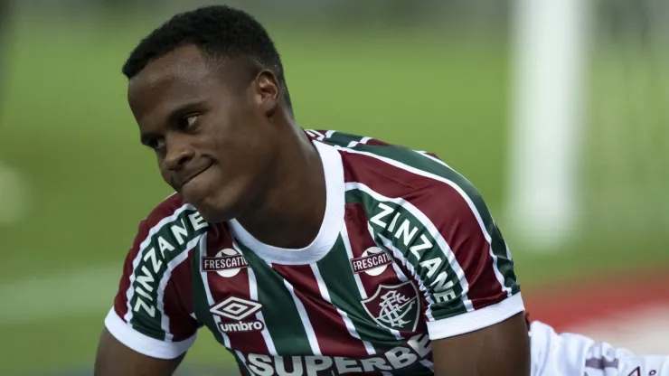Arias critica trabalho da arbitragem por pênalti não marcado em empate do Fluminense
