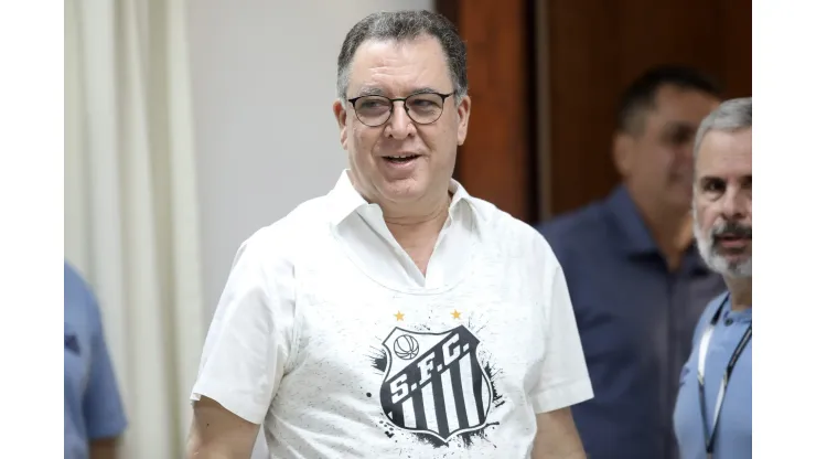 Marcelo Teixeira defende gestão profissional do Santos após empate, mira reforços e não teme transfer ban