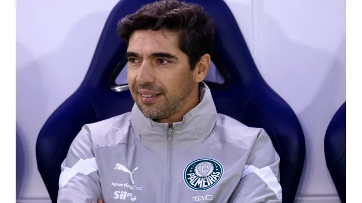 Abel Ferreira técnico do Palmeiras durante partida contra o São Paulo no estádio Arena Barueri pelo campeonato Brasileiro A 2025. Foto: Marcello Zambrana/AGIF
