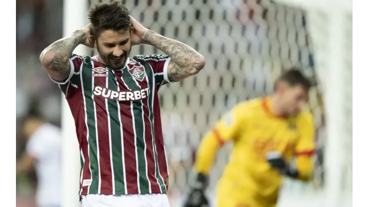 Everaldo jogador do Fluminense lamenta durante partida contra o Union Española no estádio Maracanã pelo campeonato Copa Sul-americana 2025. Foto: Jorge Rodrigues/AGIF