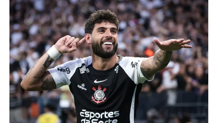 Yuri Alberto comemorando gol pelo Corinthians diante do Santos. Foto: Marcello Zambrana/AGIF