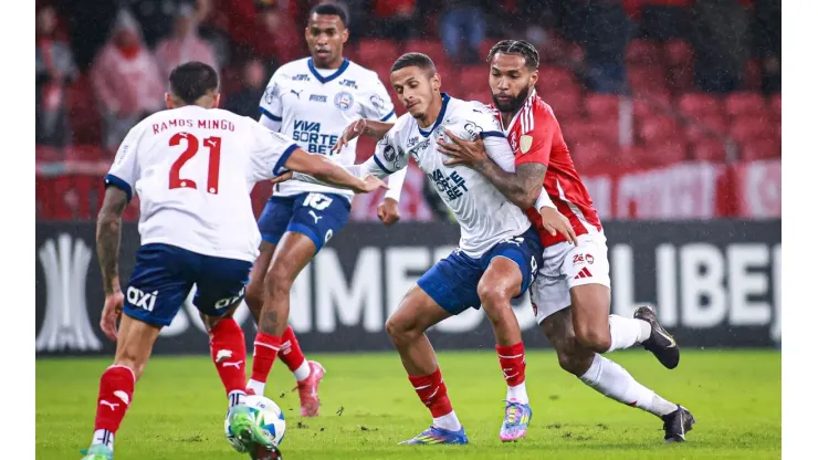 Internacional x Bahia se enfrentam no Estádio Beira-Rio pela Copa Libertadores 2025. Foto: Maxi Franzoi/AGIF