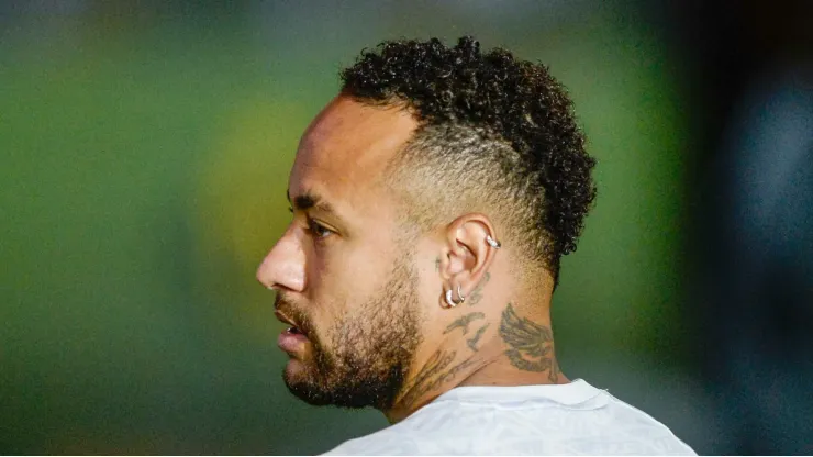 Neymar tem atitude no vestiário e faz cobrança aos jogadores do Santos para tirar time da má fase