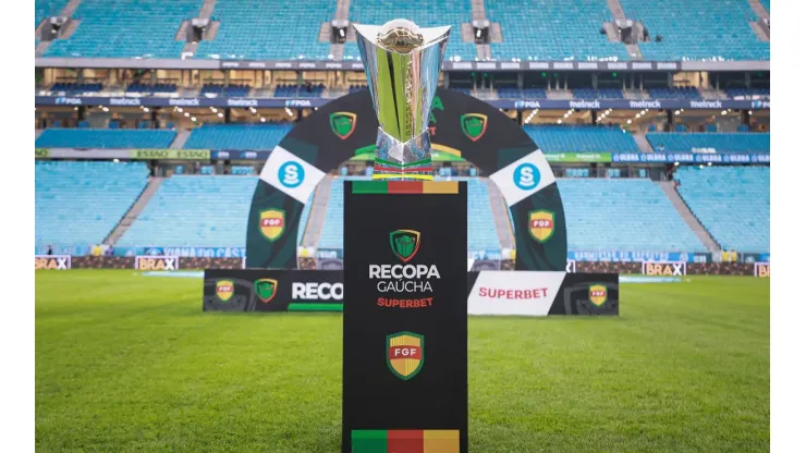 RS - PORTO ALEGRE - 08/07/2025 - RECOPA GAUCHA 2025, GREMIO X SAO JOSE - Taca da Recopa Gaucha exposte antes da partida entre Gremio x Sao Jose no estadio Arena do Gremio pelo campeonato Recopa Gaucha 2025. Foto: Maxi Franzoi/AGIF