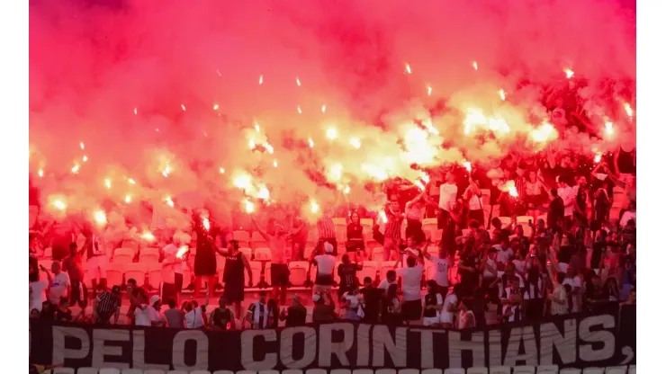 Torcida do Corinthians na Arena Castelão. Foto: Lucas Emanuel/AGIF