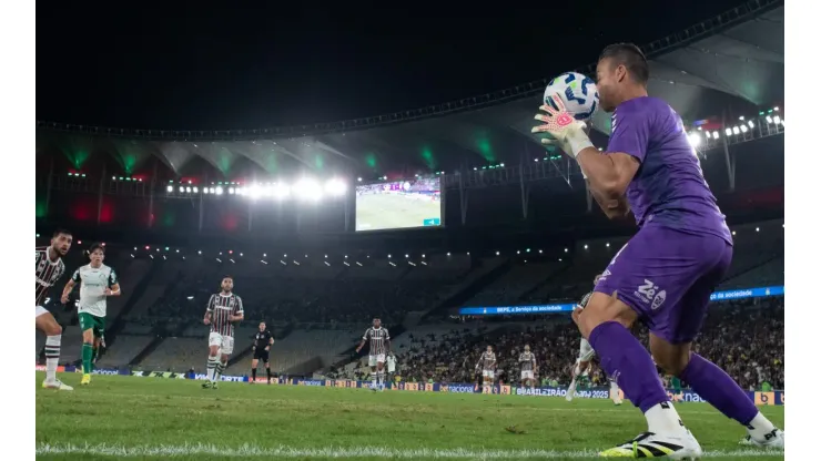 RJ - RIO DE JANEIRO - 23/07/2025 - BRASILEIRO A 2025, FLUMINENSE X PALMEIRAS - Fabio goleiro do Fluminense no lance do gol durante partida contra o Palmeiras no estadio Maracana pelo campeonato Brasileiro A 2025. Foto: Jorge Rodrigues/AGIF