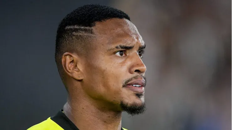 West Ham faz proposta oficial para contratar John e oferece R$ 51 milhões pelo goleiro, ídolo do Botafogo