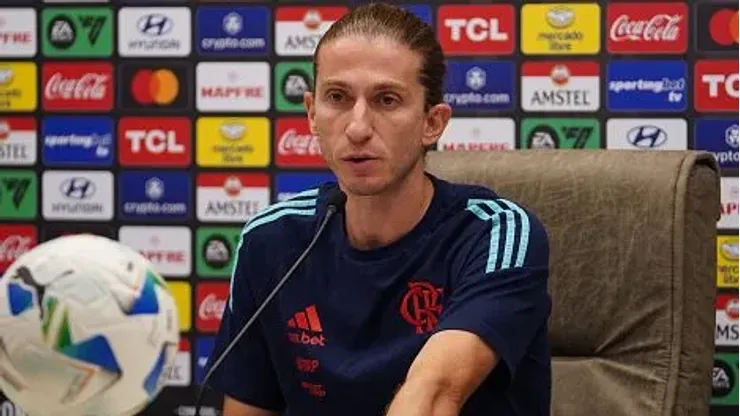 Filipe Luís finalmente aceita renovar com o Flamengo e assinatura só deve acontecer no fim do ano
