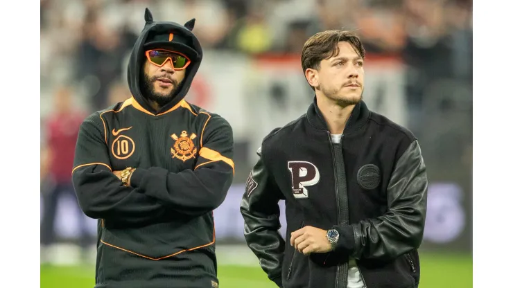 Memphis Depay e Rodrigo Garro, desfalques do Corinthians presentes na Neo Química. Foto: Joisel Amaral/AGIF