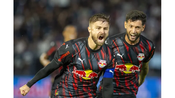 Eduardo Sasha comemorando gol do Bragantino contra o Corinthians. Foto: Anderson Romão/AGIF