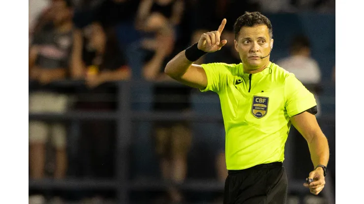 Árbitro Sávio Pereira Sampaio. Foto: Joisel Amaral/AGIF