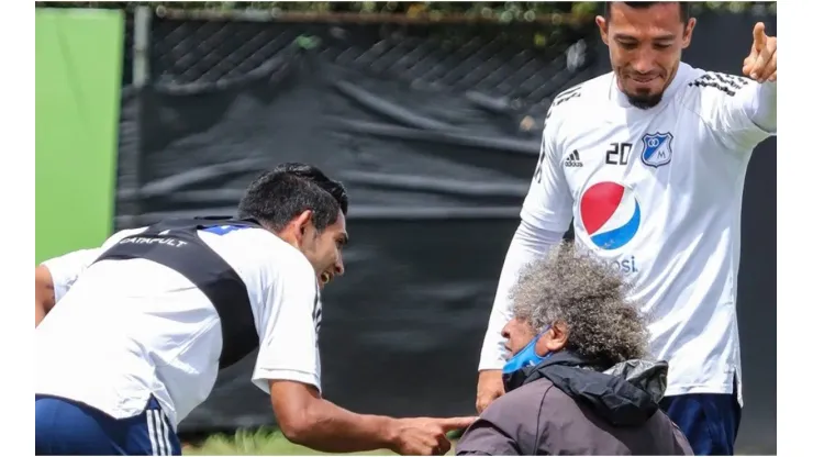 Video: Fernando Uribe se llevó puesto a Gamero en el entrenamiento de Millonarios