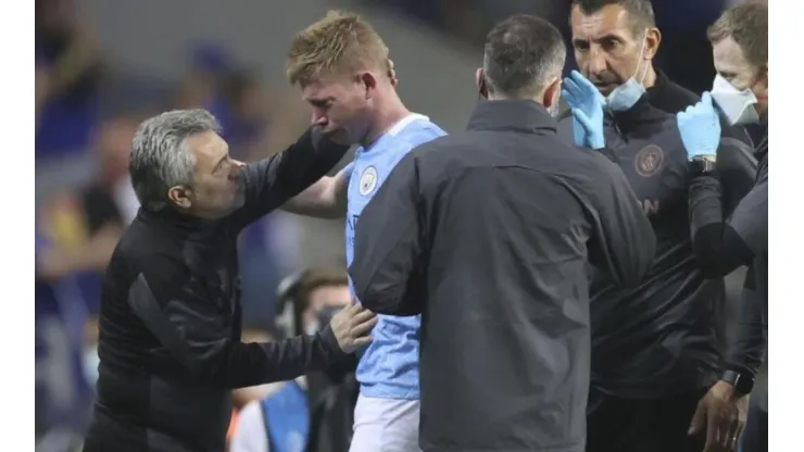 Durísimo golpe y afuera: De Bruyne salió lesionado de la final de Champions