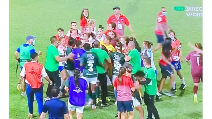 Puños y manotazos: bochornoso final entre Cali y Nacional en Libertadores