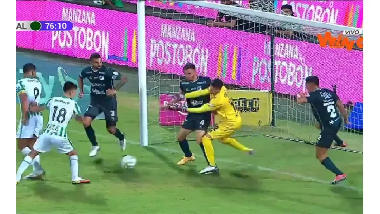 Era el empate de Nacional: el balón da en el palo y sacan la pelota de la raya