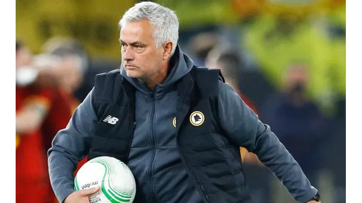 El delantero colombiano que la rompe toda y José Mourinho lo pidió para la Roma