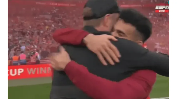 El más querido por Klopp: lindo abrazo entre Luis Díaz y el DT de Liverpool