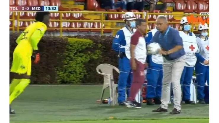 Nunca antes visto: Hernán Torres calentando con el portero suplente del Tolima