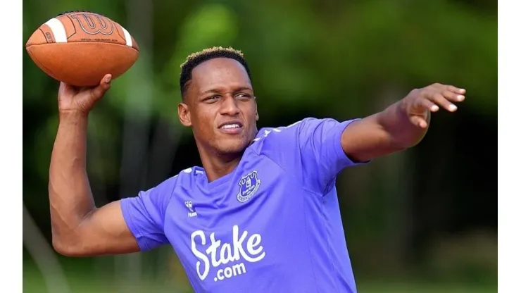 Yerry Mina presenta su nuevo estado físico en el Everton y las redes explotan