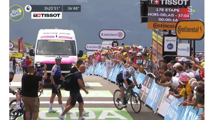 Video: así fue la llegada de Jakobsen en la etapa 18 que le da la vuelta al mundo