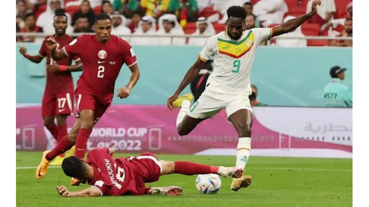 Qatar marcó primer gol en un Mundial, pero no le alcanzó y perdió con Senegal