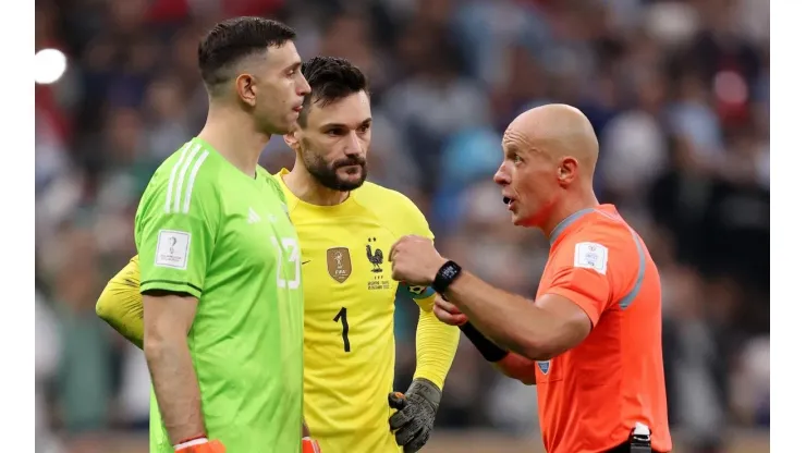 Qué frío: el pálido saludo entre Lloris y 'Dibu' tras la final de Qatar 2022