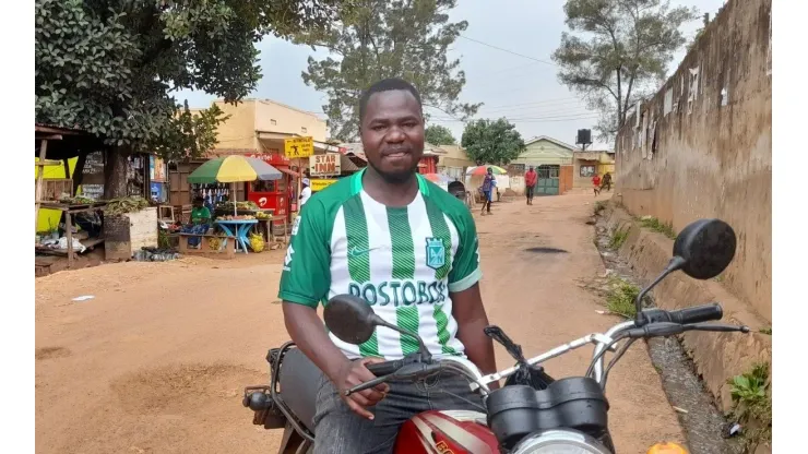 La historia de un hombre en Uganda con la camiseta de Atlético Nacional