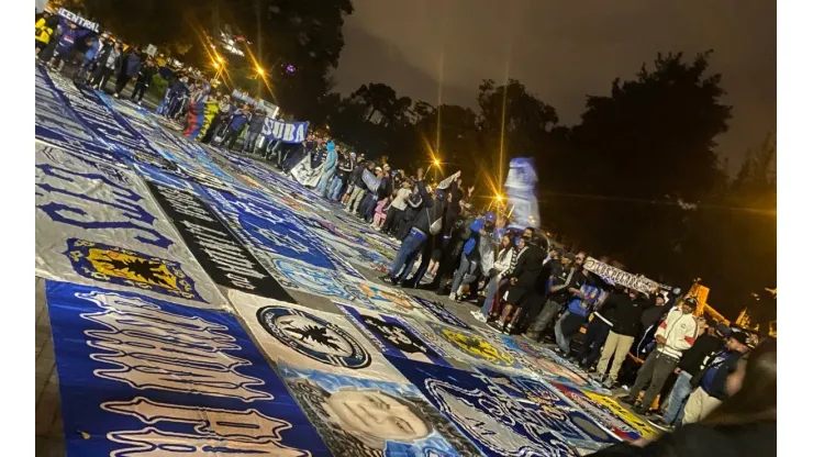 Así fue el impresionante banderazo de la hinchada de Millonarios en Ecuador