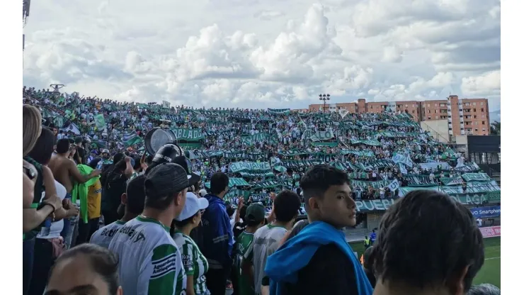 Monumental acompañamiento de la hinchada de Atlético Nacional en Envigado