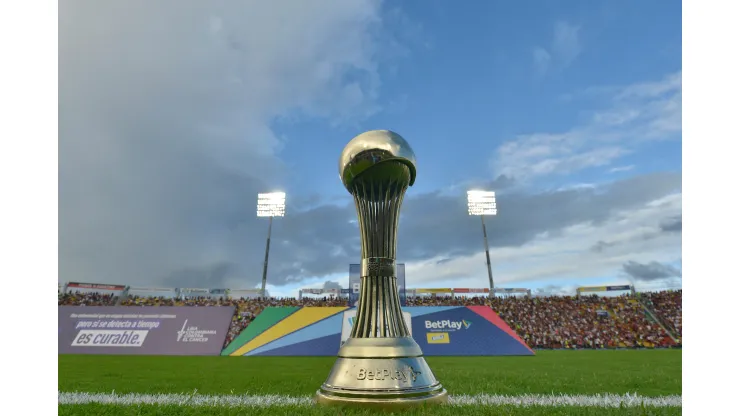 IBAGUE - COLOMBIA, 26-06-2022: El trofeo es visto durante el partido entre Deportes Tolima y Atlético Nacional por la final vuelta como parte de la Liga BetPlay DIMAYOR I 2022 jugado en el estadio Manuel Murillo Toro de la ciudad de Ibagué. / The trophy is seen during match for the quarterfinal first leg between Deportes Tolima and Atletico Nacional as part of BetPlay DIMAYOR League I 2022 played at Manuel Murillo Toro stadium in Ibague city. Photo: VizzorImage/ Gabriel Aponte / Staff
