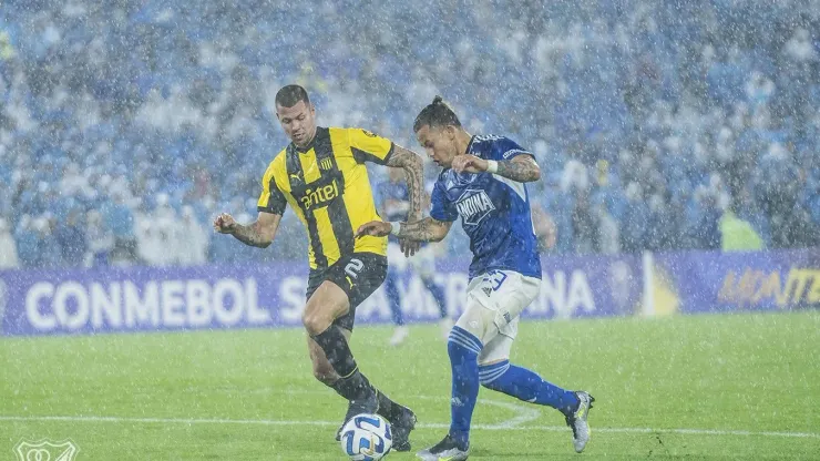 Pasada la medianoche, Millonarios consiguió un gran triunfo ante Peñarol