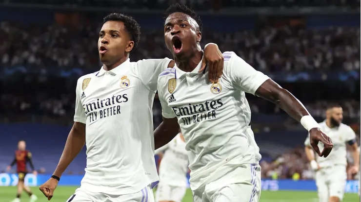 MADRID, SPAIN - MAY 09: Vinicius Junior of Real Madrid celebrates after scoring the team's first goal with Rodrygo of Real Madrid during the UEFA Champions League semi-final first leg match between Real Madrid and Manchester City FC at Estadio Santiago Bernabeu on May 09, 2023 in Madrid, Spain. (Photo by Julian Finney/Getty Images)
