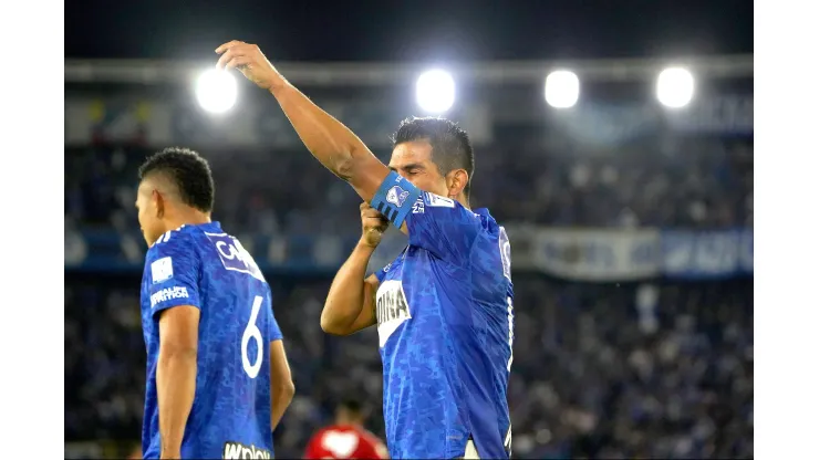 BOGOTA - COLOMBIA, 27-11-2022: David Macalister Silva de Millonarios F. C. celebra el gol anotado a Atletico Junior durante partido entre Millonarios F. C. y Atletico Junior en partido de la fecha 5 de los cuadrangulares semifinales por la Liga BetPlay DIMAYOR II 2022 jugado en el estadio Nemesio Camacho El Campin de la ciudad de Bogota. / David Macalister Silva of Millonarios F. C. celebrates the scored goal to Atletico Junior during a match between Millonarios F. C. and Atletico Junior of the 5th date of the semifinals quadrangulars for the BetPlay DIMAYOR II 2022 League played at the Nemesio Camacho El Campin Stadium in Bogota city. / Photo: VizzorImage / Andres Rot / Cont.
