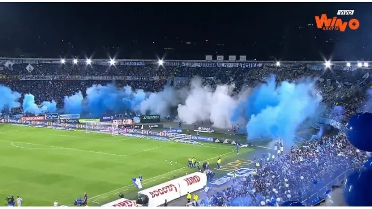 Apoteósica salida de los hinchas de Millonarios para enfrentar al América