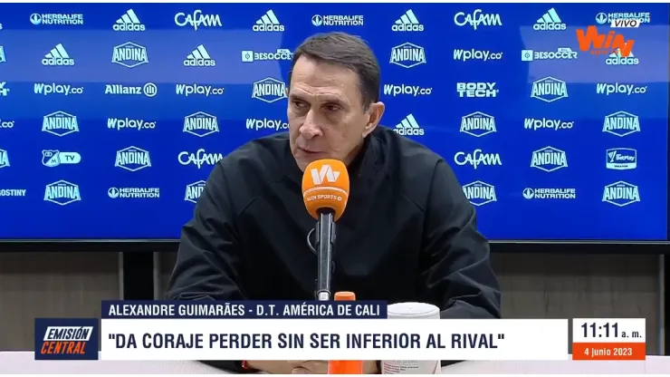 Alexandre Guimaraes en rueda de prensa tras la derrota de América ante Millonarios en Bogotá.
