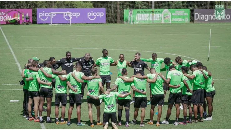 Apoteósica caravana de la hinchada de Nacional rumbo al entrenamiento previo a la final