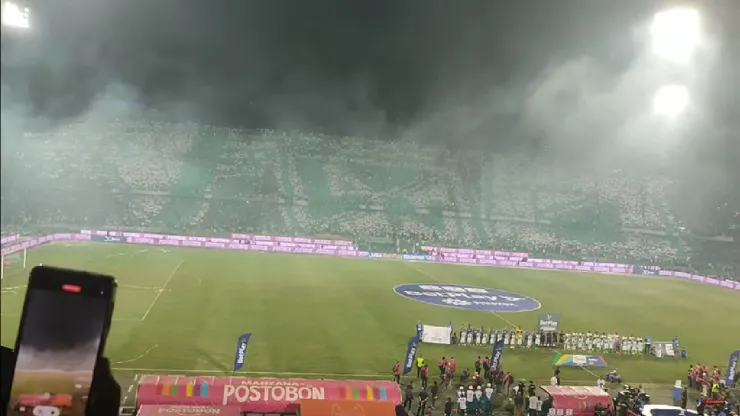 Vea el tifo que los hinchas de Atlético Nacional armaron en las tribunas del Atanasio Girardot contra Millonarios.
