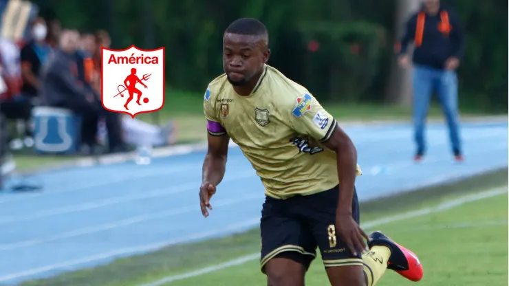 Este futbolista llegó de Emiratos Árabes Unidos y ya luce la camiseta de América de Cali.
