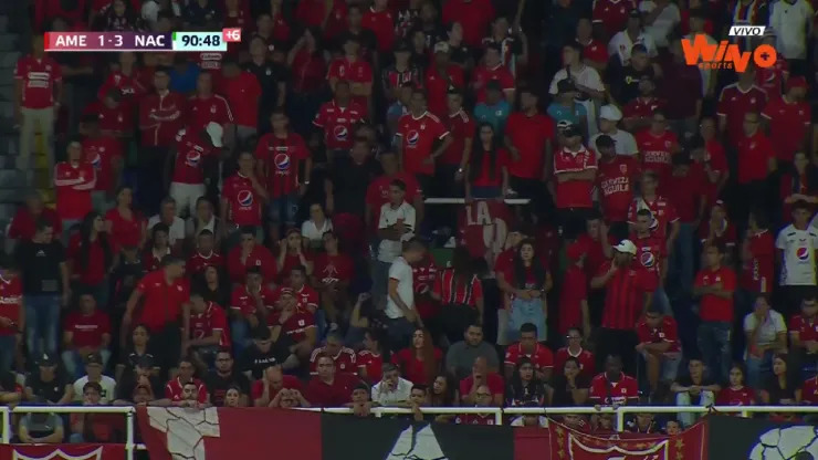 Los hinchas no aguantaron más y salieron antes de que finalizara el partido contra Nacional.
