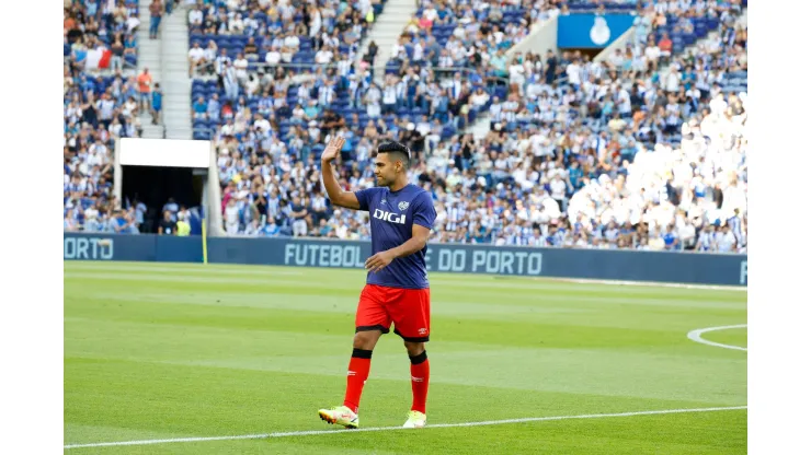 Radamel Falcao recibió homenaje por parte del Porto y sus hinchas.
