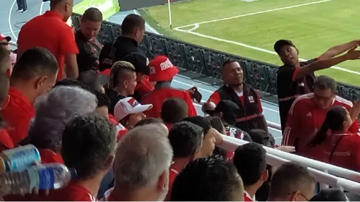 Michael Rangel es visto en el Pascual apoyando al América de Cali ante el Pasto.
