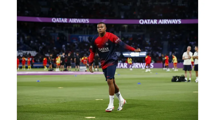 Kylian Mbappé continuará jugando con el PSG para la temporada 23/24.
